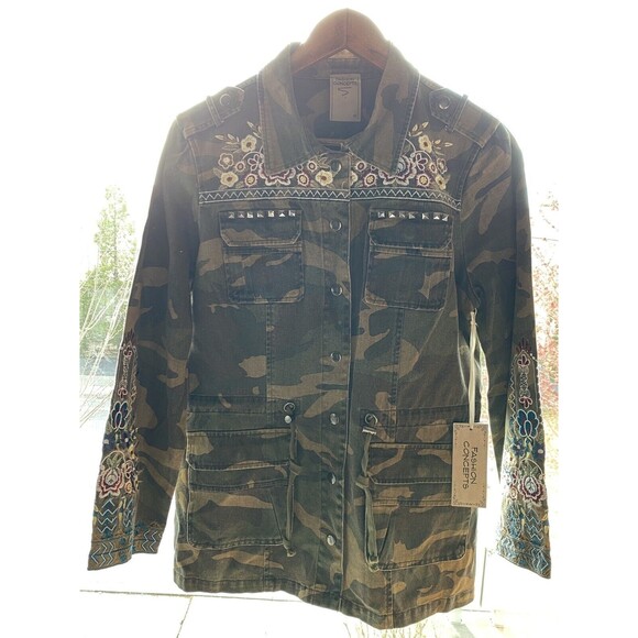 Fashion Concepts Women's Long Sleeve M Jacket Camo Embroidered Snap Button NWT - Picture 1 of 12